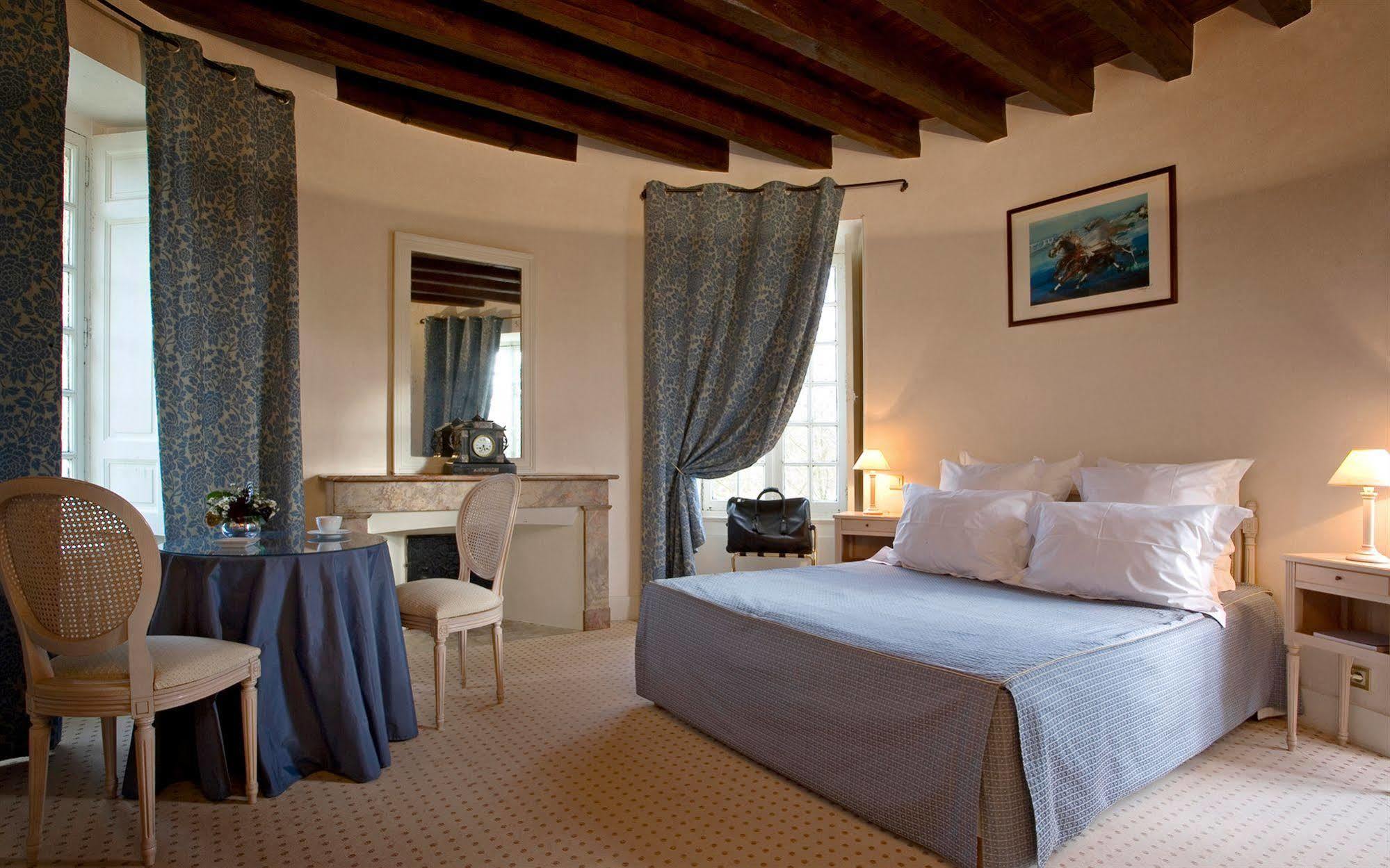 Chateau Golf Des Sept Tours Courcelles-de-Touraine Room photo