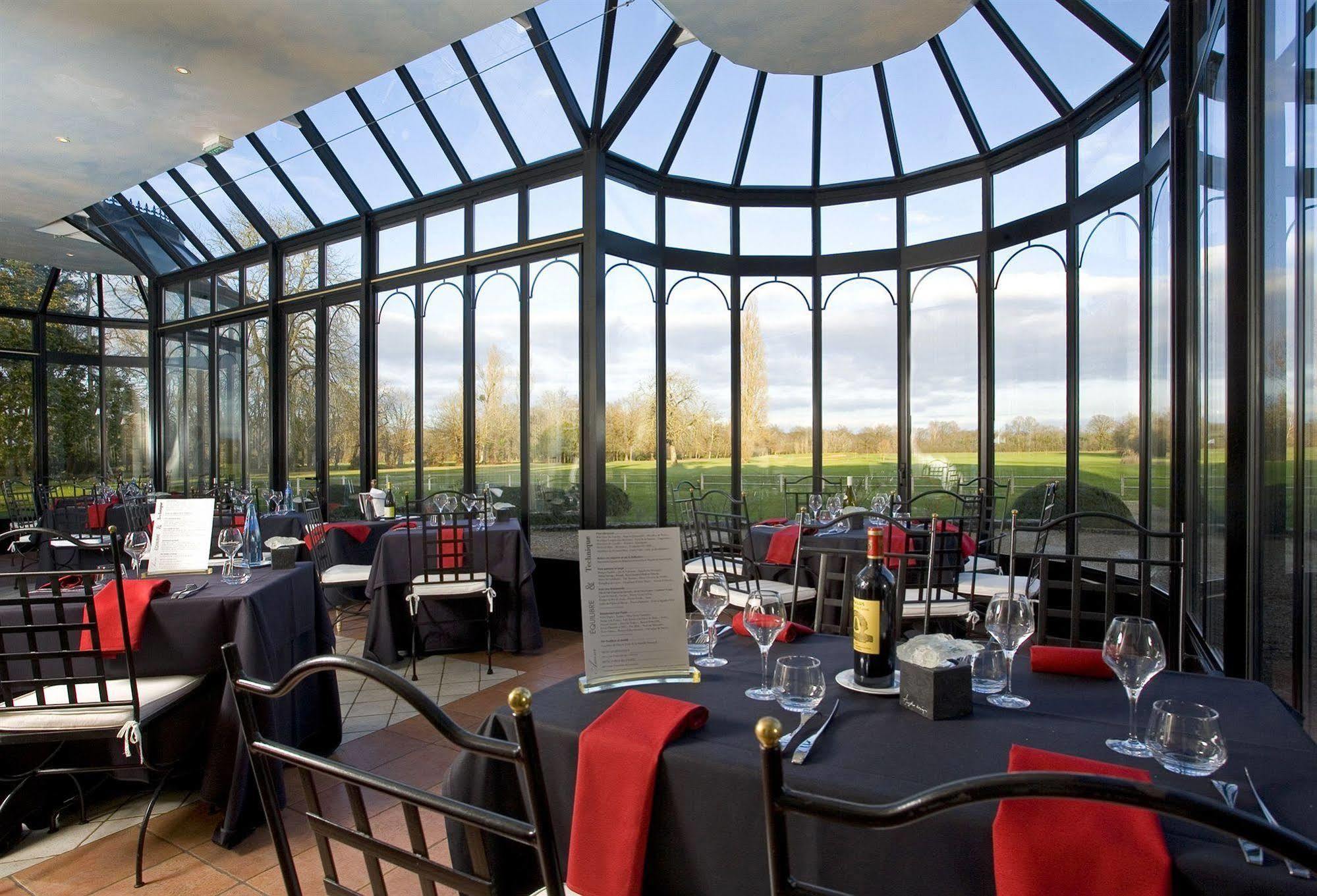Chateau Golf Des Sept Tours Courcelles-de-Touraine Restaurant photo